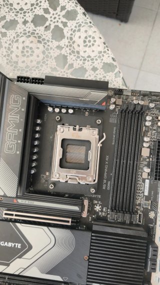 Placa Base Gigabyte X670 Gaming X AX