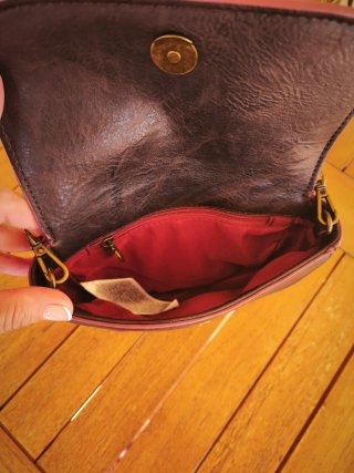 Bolso piel Desigual morado bordado
