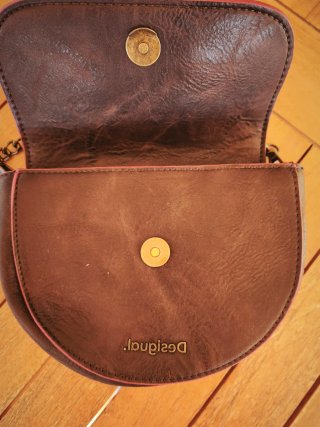 Bolso piel Desigual morado bordado