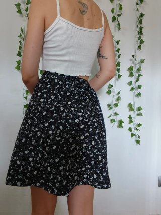 Falda floral ajustable