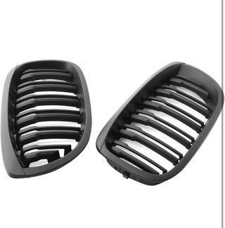 NUEVA! Parilla frontal BMW E46 serie 3 negra mate