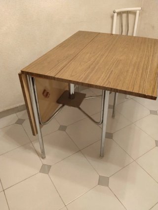Mesa plegable vintage formica acero cerrada 25 cm