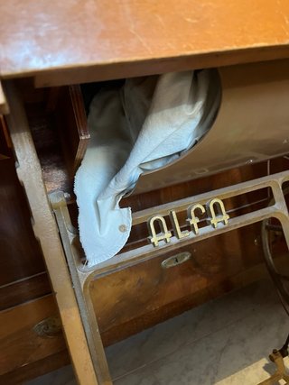 Máquina de coser Alfa antigua