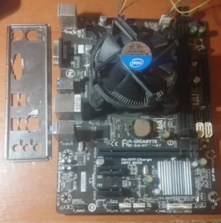 Placa Base Gigabyte GA-H81M-S1 + i5 4440