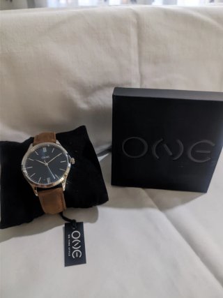 Reloj One Elegante Hombre Marrón y Plateado