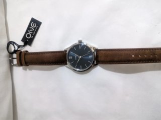 Reloj One Elegante Hombre Marrón y Plateado