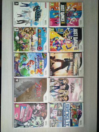 Nintendo Wii + 10 juegos + 2 micros + 2 mandos