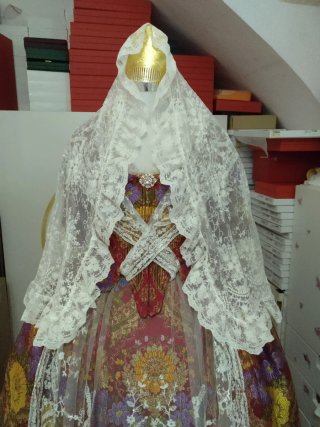 Mantilla fallera media luna a estrenar