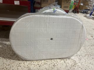 Mesa de exterior ovalada de plástico