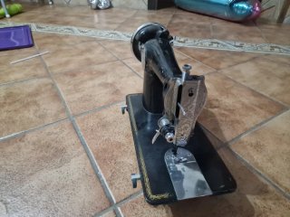 Máquina de coser Alfa antigua
