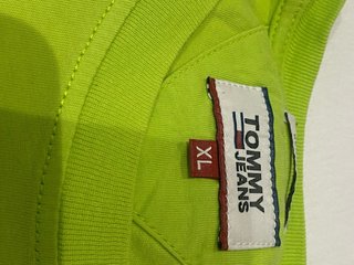 Camiseta Tommy Jeans New York 1985