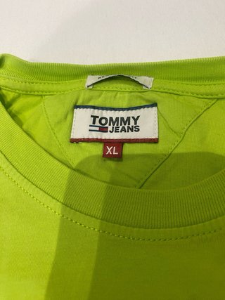 Camiseta Tommy Jeans New York 1985