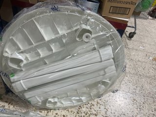 Mesa de exterior redonda de plástico