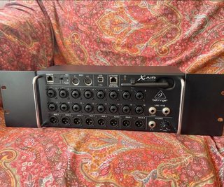 Controlador Behringer XR18 Negro