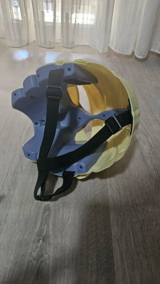 Máscara de momia beige y azul
