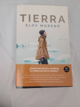 Libro Tierra de Eloy Moreno