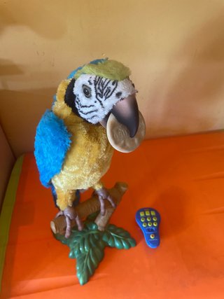 Loro FurReal Friends Peluche Interactivo