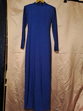 Vestido largo azul manga larga