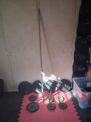Banco de pesas y accesorios gimnasio