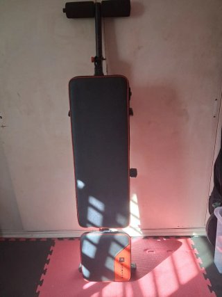 Banco de pesas y accesorios gimnasio
