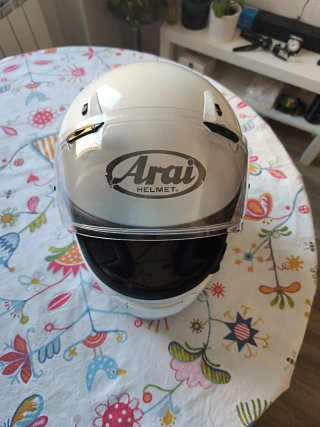 Casco Moto Arai Blanco Profile -V con su funda .