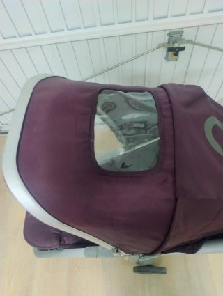 Silla de paseo plegable Babyhome con accesorios.