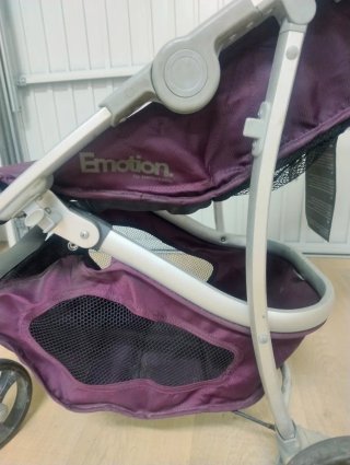 Silla de paseo plegable Babyhome con accesorios.
