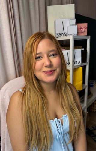 Se realizan maquillajes