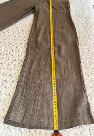 Pantalón Zara Lino verde oliva , muy oscuro,