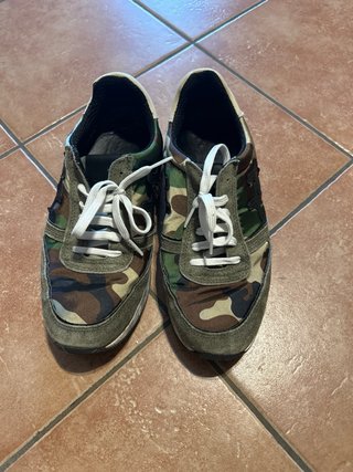 Sneakers uomo camouflage taglia 42