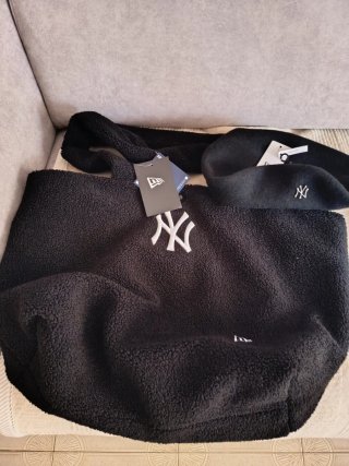 Bolso y Gorro New Era Negro