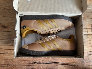 Adidas Gazelle Marrón y Dorado