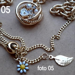 Colar duplo aço dourado com pendentes - unidade