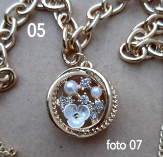 Colar duplo aço dourado com pendentes - unidade