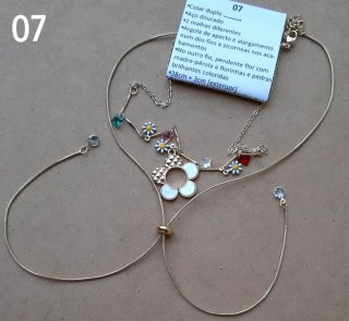 Colar duplo aço dourado com pendentes - unidade
