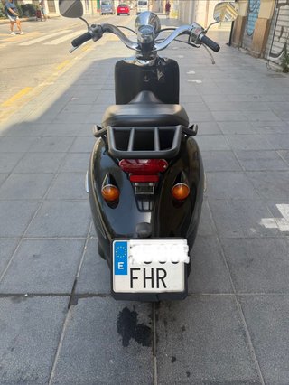 Moto Scooter Aprilia Custom 125 Negra