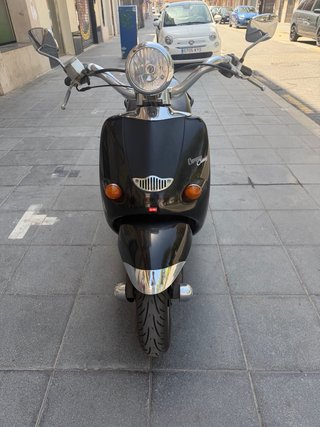 Moto Scooter Aprilia Custom 125 Negra