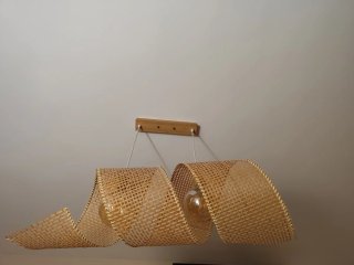 Lámpara de techo de rafia y madera