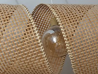 Lámpara de techo de rafia y madera