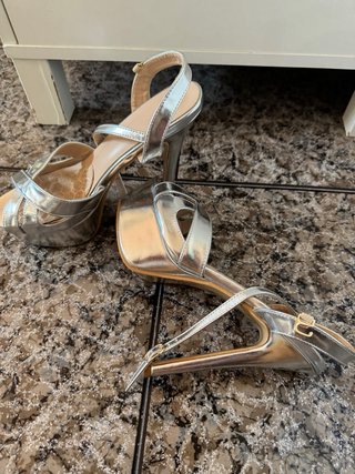 Tacones dorados/plateados