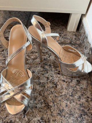Tacones dorados/plateados