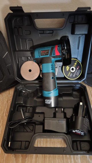 Amoladora Bosch 12V con maletín y accesorios