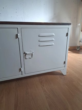 Mueble TV metal blanco y madera