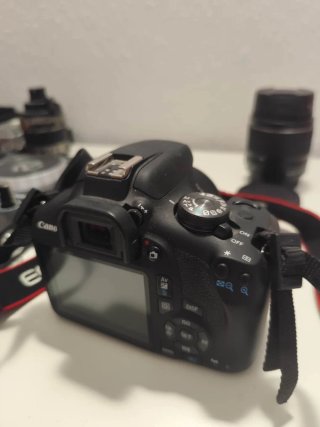 Canon EOS 2000D + Lentes 18-55mm y 50mm