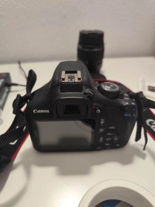 Canon EOS 2000D + Lentes 18-55mm y 50mm