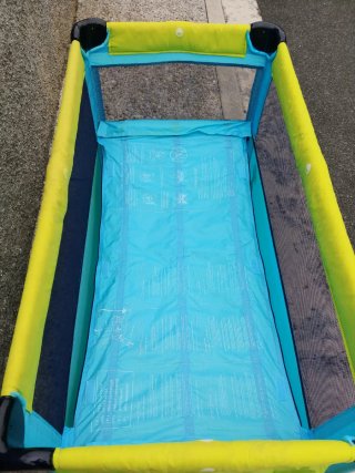 Cuna de viaje y parque infantil Jané