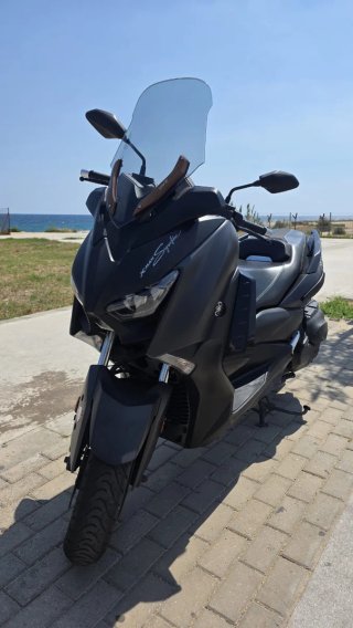 Yamaha XMAX 400 Scooter Negro