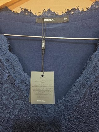 Vestido azul de encaje para fiesta
