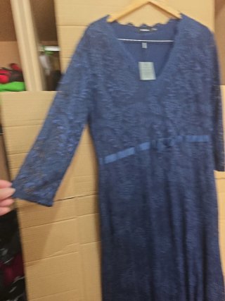 Vestido azul de encaje para fiesta