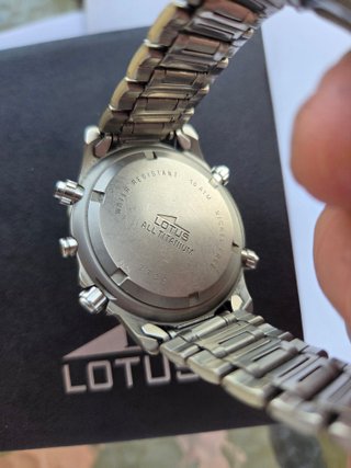 Reloj Lotus Titanio 9704 Amarillo